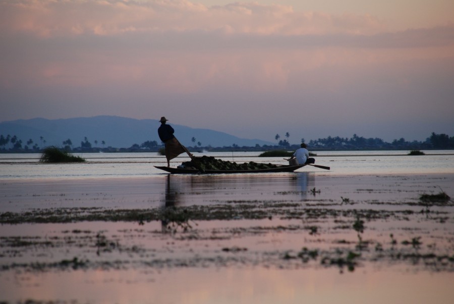 india, lake, burma, two people, asia, landscape, sunset, fisherman, fishing, canoeing, boating, men, people,