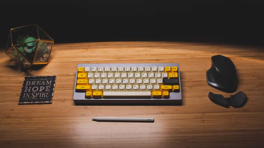 mouse, keyboard, computer, technology, wireless, device, internet, pc, business, background, modern, equipment, white, desktop, button, laptop, office, object, key, digital, work, information, keypad, desk, tool, data, input, electronic, web, closeup, workplace, control, click, table, design, hardware, leisure, portable, online, number, board, electronics