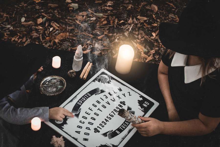 magic, wicked, ghost, flat, design, dark, cardboard, demon, seance, fortune, devil, star, ouija, soothsayer, spirit, people, beige, superstition, illustration, board, talking, dead, occult, text, haunt, scare, spiritualism, spook, invisible, alphabet, number, halloween, death, contact, bat, darkness, background, old, evil, game, moon, spooky, brown, long, sign, play, icon, shadow, halloween