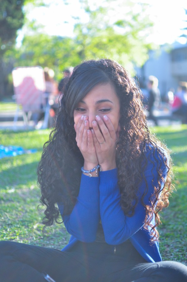 woman, girl, young, 20-25 years, face, face, hair rollers, surprise, surprise, outdoor, hands, blue