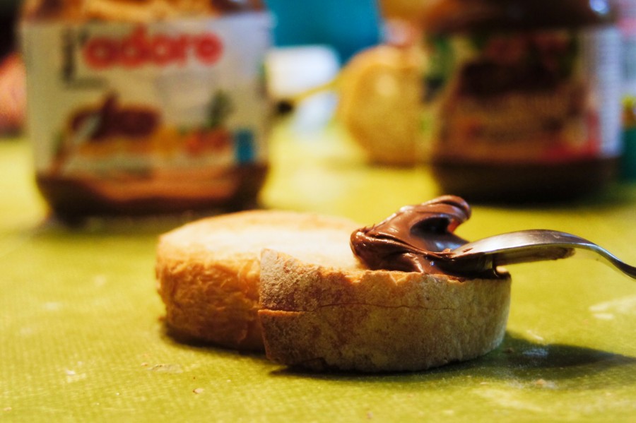 nutella, sweet, toast, slice, bread, breakfast, brush, spoon,