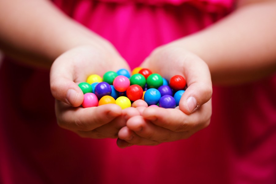 background, background, colors, color, colorful, sweet, candy, candy, candy, candy, candy, many, many, dessert, sugar, hand, hold, holding, girl, child, childhood, one person, people, show