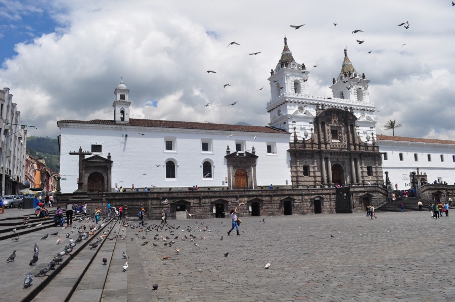 Quito, Ecuador, city, america, latin, latina, building, church, valley, pigeons, birds, religion, dia, colonial, old,