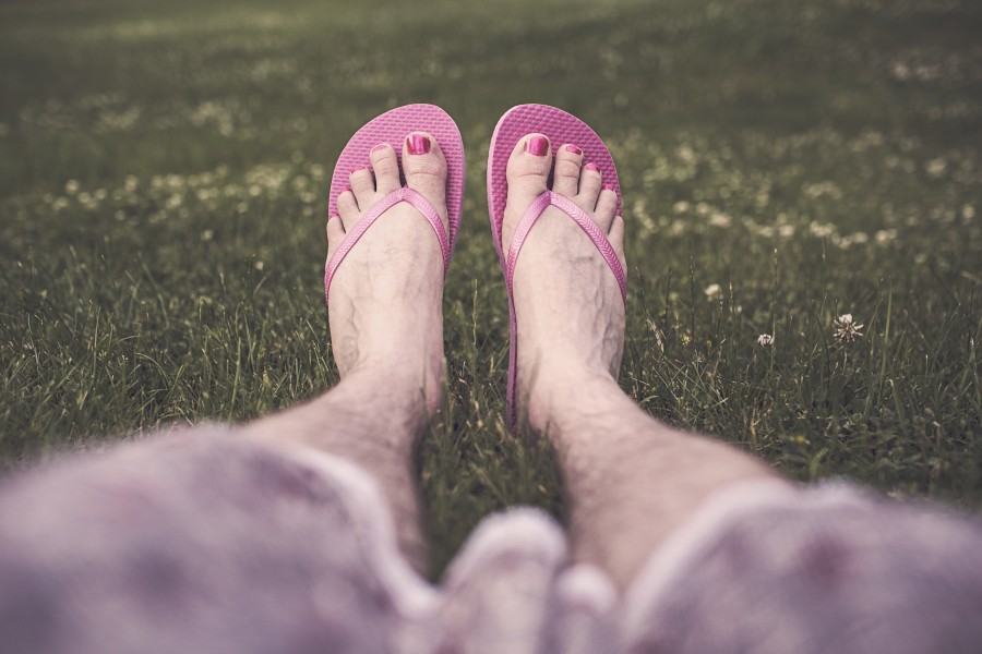 gay, homesexualidad, feet, pedicure, sandals, pink, grass, lying, dress, gay, transsexual, transvestite, transvestite, gay pride, legs, beautiful, body part, man, female, painted fingernails, toenails, transgender