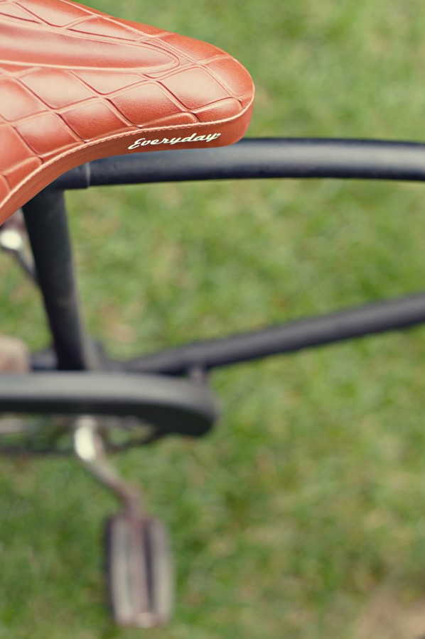 bicycle seat, saddle, leather, close-up, detail,