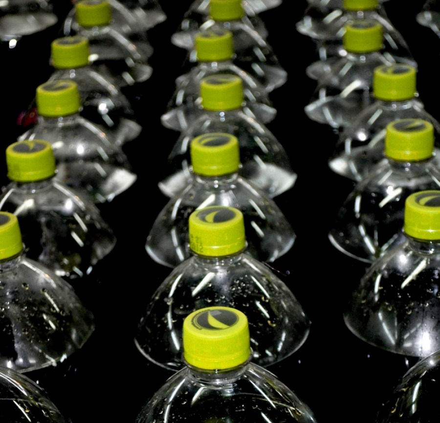 bottle, bottles, prudccion, industry, beverage, beverages, business, black and white, cola, soda, 