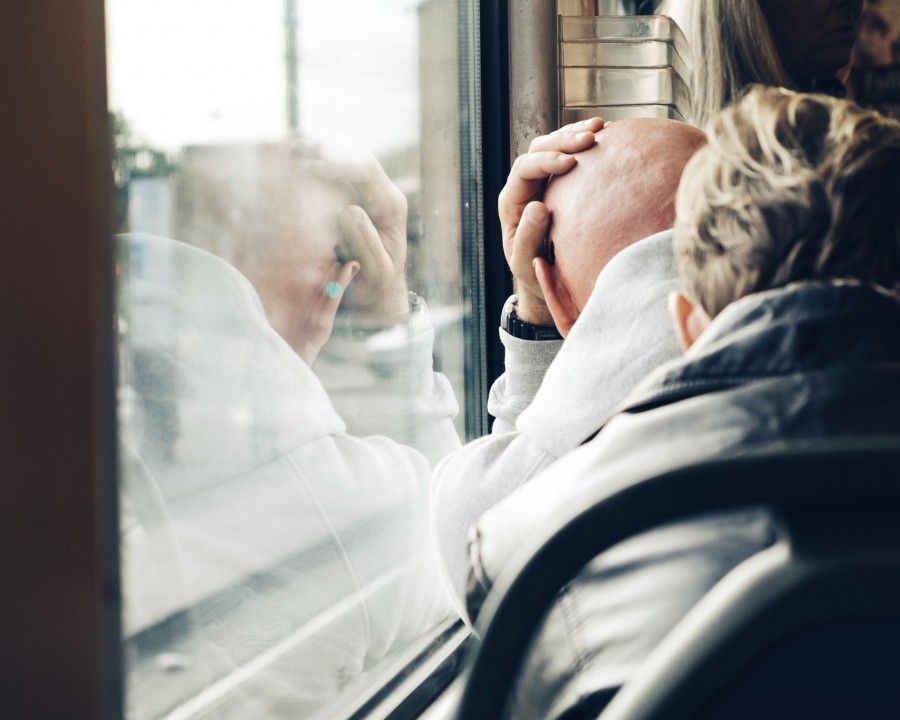 one person, people, man, bald, train, travel, traveling, traveling, sitting, tired, cansancion, rest, sad, sadness, melancholy, melancholy, regret, adult, pain, distress,