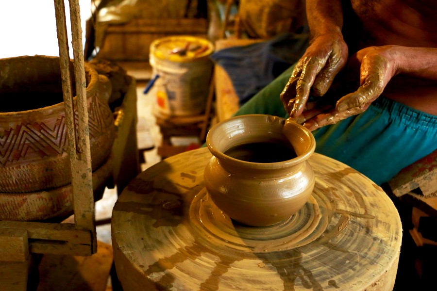 clay, mud, vessel, lathe, one person, people, man, work, pottery, shape, craft, craftsman,