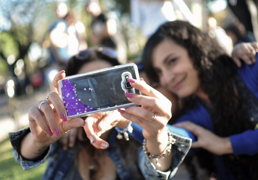 women, youth, 20-25 years, friends, colleagues, laughter, happiness, free, phone, smartphone, mobile air, technology, camera, photo, selfie, group, glitter, hands. hand, nails, female, purple, blur, group of people, photography