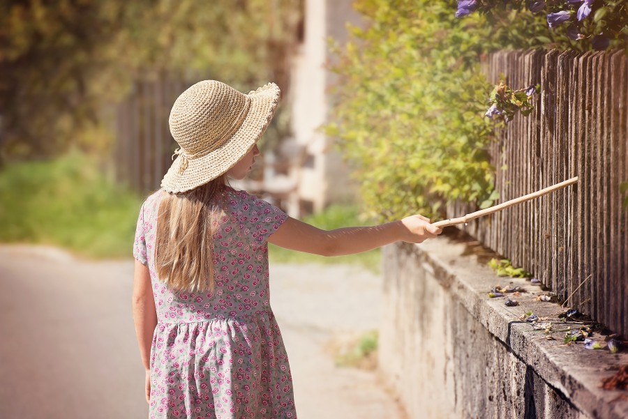 one person, people, girl, 10 years old, dress, outdoor, summer, walking, concept, exterior, day, hat,