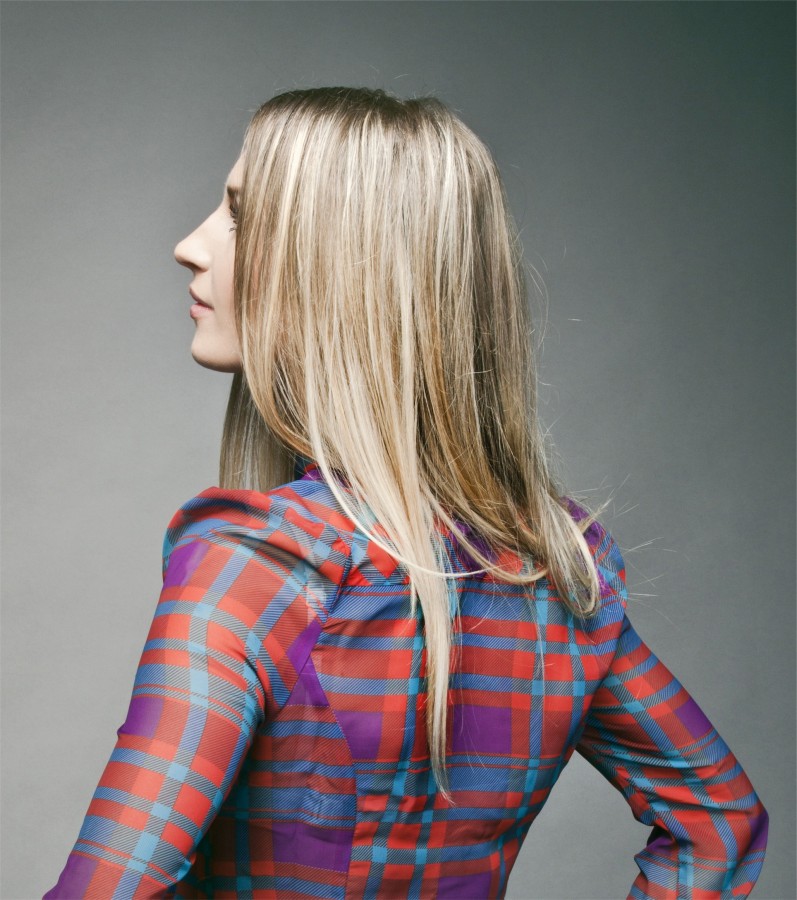 one person, people, woman, young, 20 years old, shirt, fashion, scottish, fashion, blonde, 