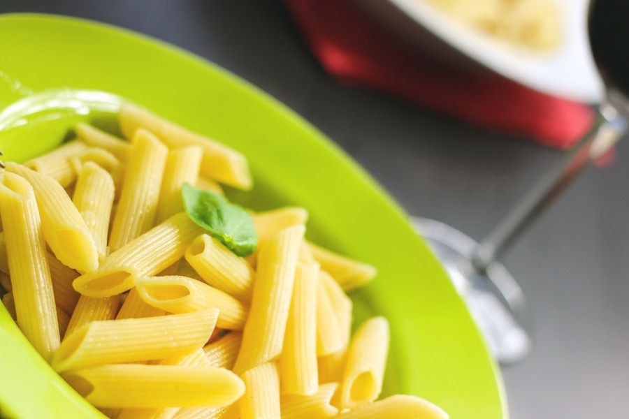 Curlicue, noodles, food, meal, cooking, kitchen, hand, pasta, green, plate,