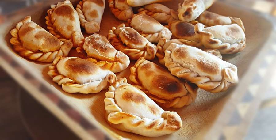 food, baked, traditional, meat, snack, empanada, pastry, meal, stuffed, dinner, latin, cuisine, patty, homemade, argentinian, american, dough, appetizer, background, filled, south, argentina, empanadas, delicious, argentine, rustic, america, lunch, white, gourmet, tasty, fast, chicken, nutrition, hot, 