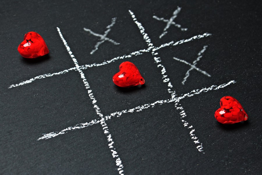 Tic tac toe heart for wallpaper, Noughts and crosses heart for wallpaper, tic-tac-toe, tic-tac-ti three enraya, cat play, play, play, blackboard, chalk white, hearts, red, black background, crosses, stripes, love , Wallpaper, wallpaper, love wallpaper, love images, wallpaper hd, screensaver