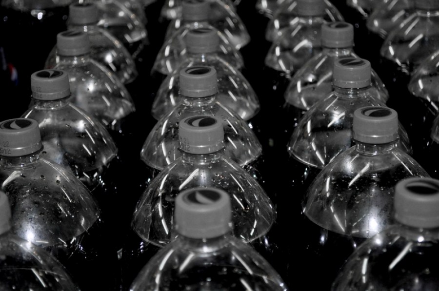 bottle, bottles, prudccion, industry, beverage, beverages, business, black and white, cola, soda, 