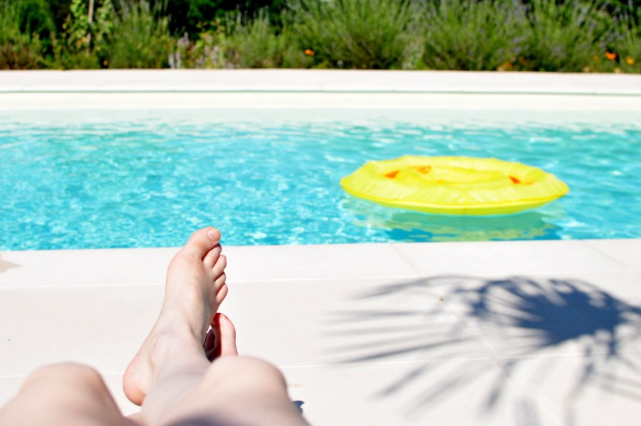 a person, woman, relaxing, foot, feet, leg, pool, pool, exterior, day, summer break, inflatable day, 